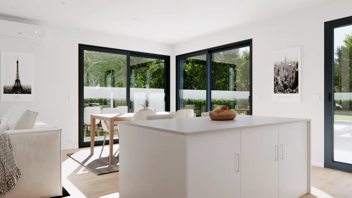 Salón y comedor de una casa modular de 160 m² con grandes ventanales y cocina integrada